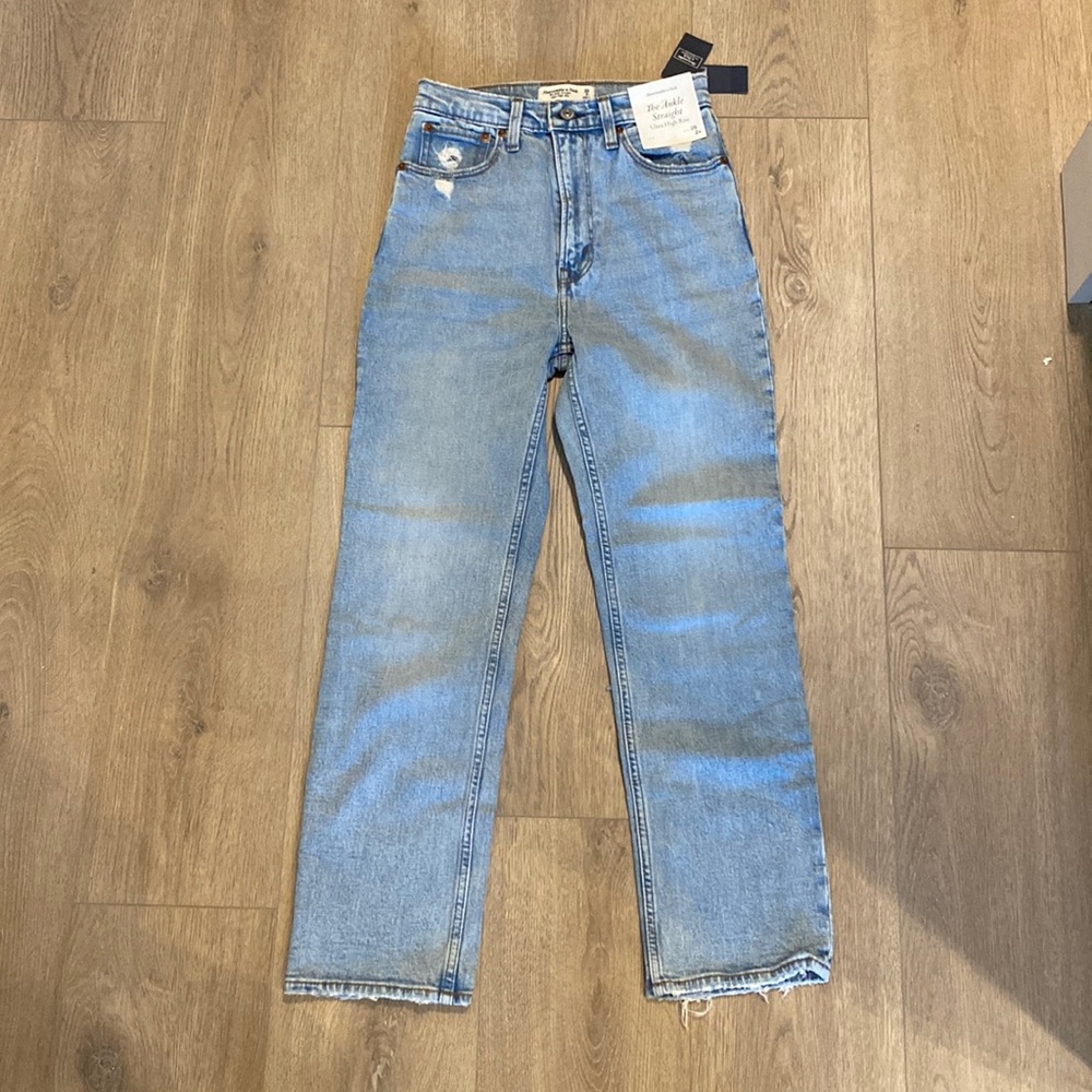 Abercrombie: The Ankle Straight Ultra High Rise, Size 26 - NEW
